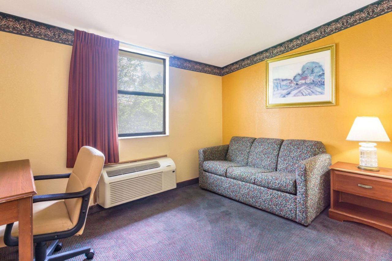 Howard Johnson By Wyndham Lake Stadt Exterior foto